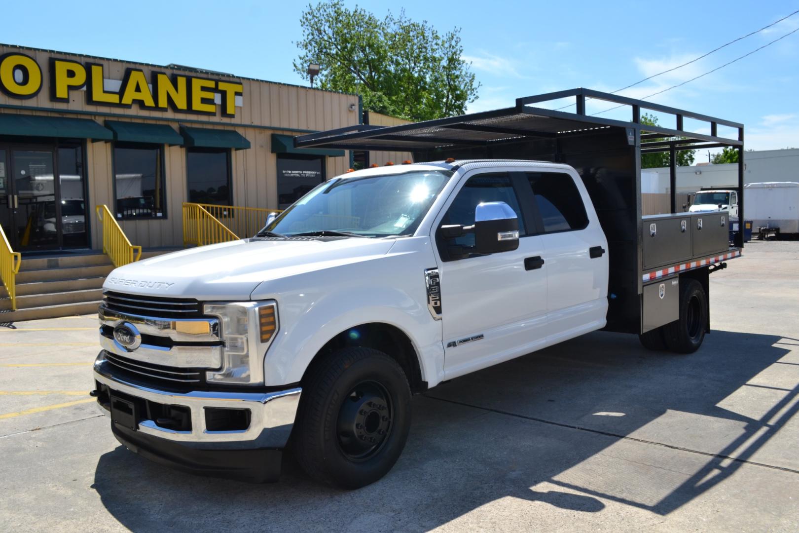 2018 WHITE /GRAY Ford F-350 with an POWERSTROKE 6.7L DIESEL engine, AUTOMATIC transmission, located at 9172 North Fwy, Houston, TX, 77037, (713) 910-6868, 29.887470, -95.411903 - Photo#0